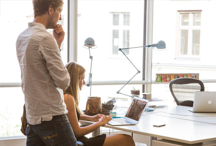 星际卫星 的企业客户会如何处理您的信息？